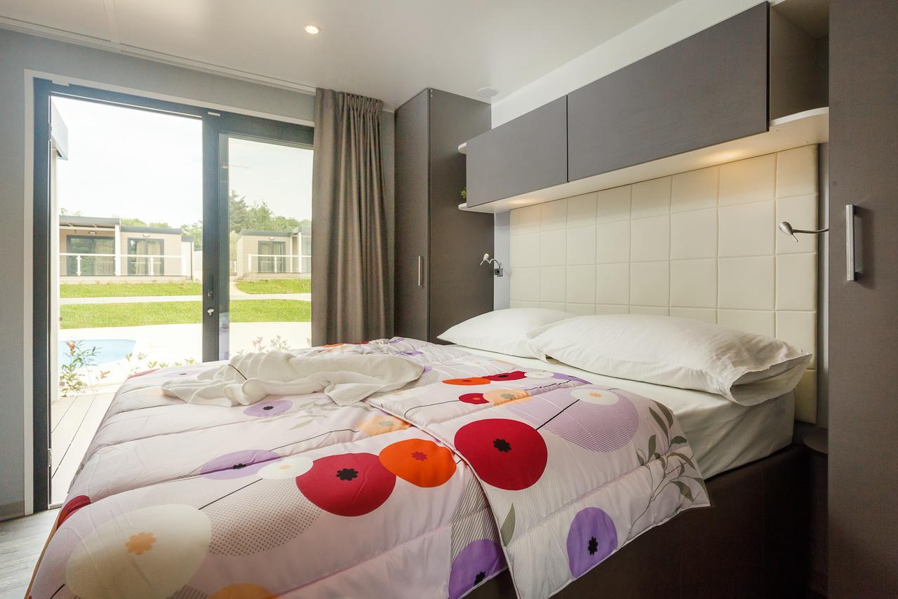 Mobile Homes Camping Santa Marina, Lanterna Tar-Vabriga Exterior photo A bedroom at the hotel