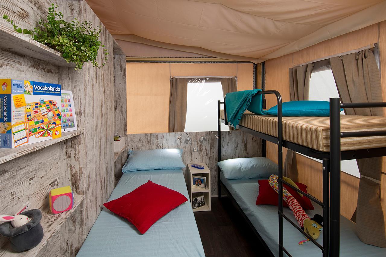 Mobile Homes Camping Santa Marina, Lanterna Tar-Vabriga Exterior photo Interior of a mobile home