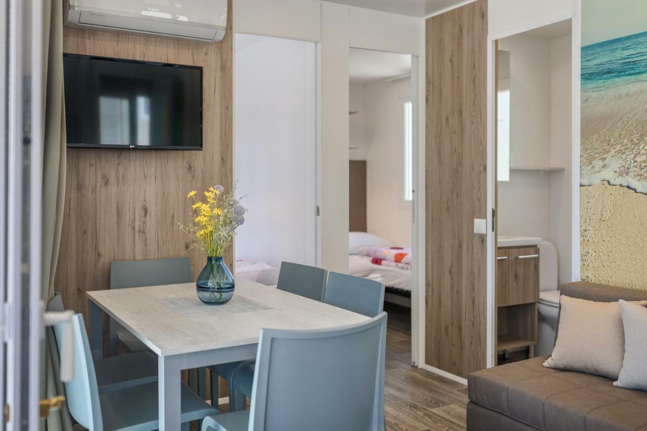 Mobile Homes Camping Santa Marina, Lanterna Tar-Vabriga Exterior photo Interior of a mobile home